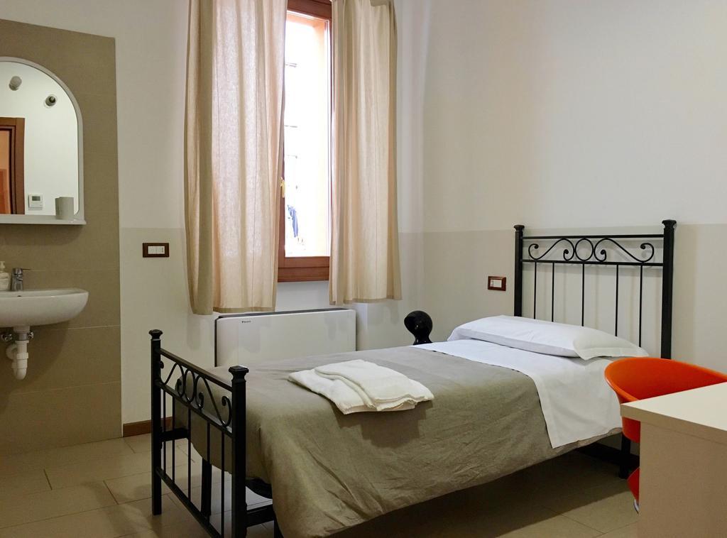 L'Archetto Hostel Cremona Exterior photo