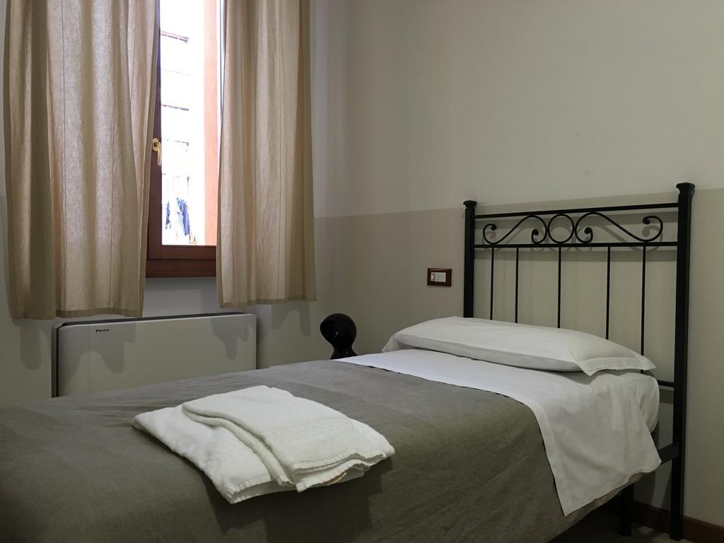 L'Archetto Hostel Cremona Exterior photo